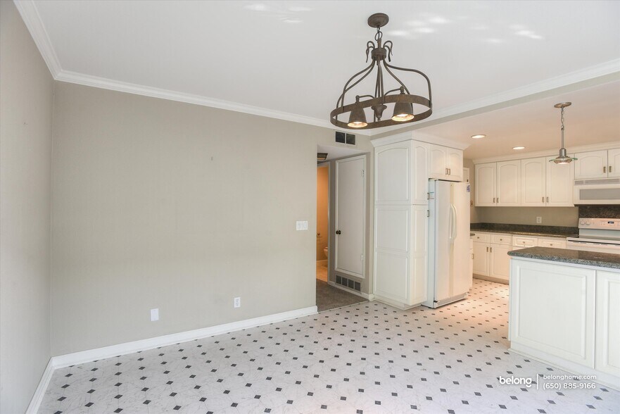 Building Photo - 768 Comet Dr
