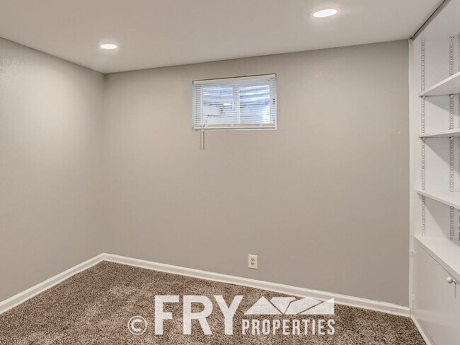 Building Photo - Renovated Harvey Park home