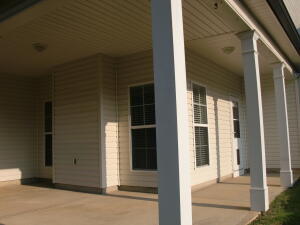 Building Photo - 3631 Mossland Dr