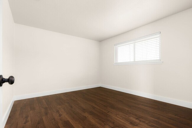 Building Photo - **Remodeled 2/1 Duplex in Southeast Austin – Modern Style, Open Layout, and Prime Location!**