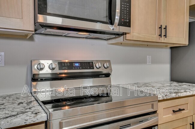 Building Photo - 34 Sherman St