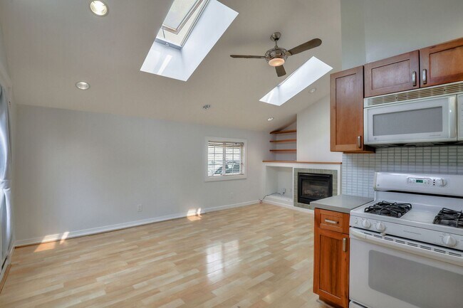 Building Photo - 3669 Madrone Ave