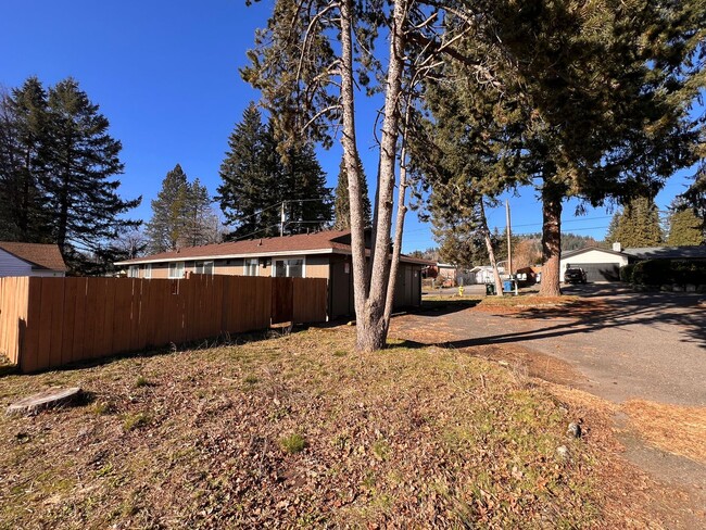 Building Photo - MOVE IN SPECIAL! Quaint Washougal 2 Bedroo...