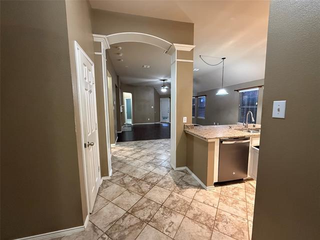 Building Photo - 816 Lake Grove Dr