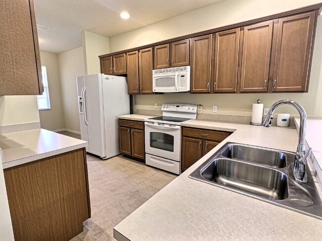 Building Photo - New Rental Available in Stoneybrook at Venice!