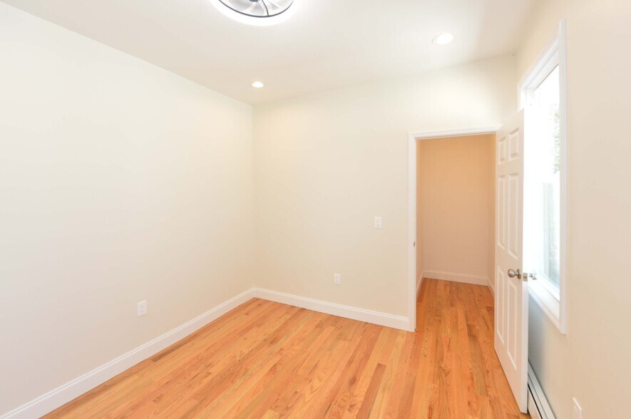 Building Photo - 309 Academy St