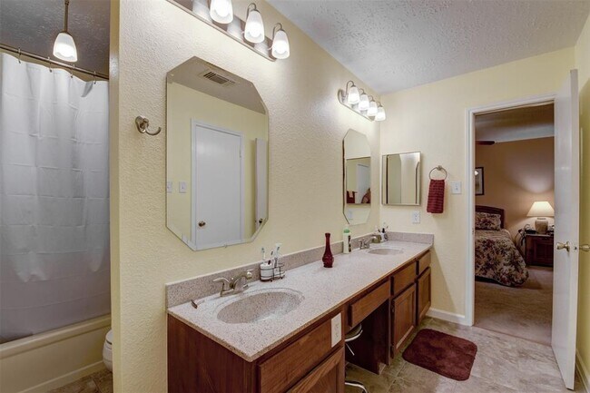 Building Photo - 16822 Rippling Mill Dr