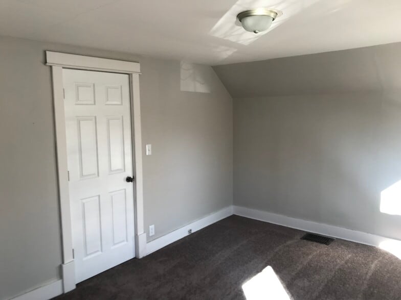 Building Photo - 1320 25th St