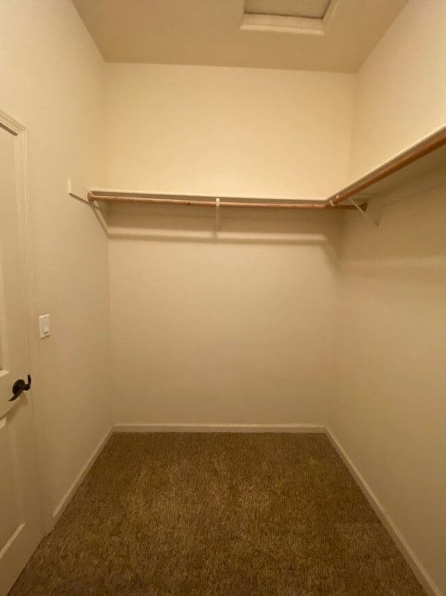 Building Photo - 4 bedroom in Paso Robles