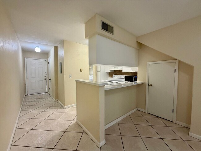 Building Photo - 4411 SW 34th St