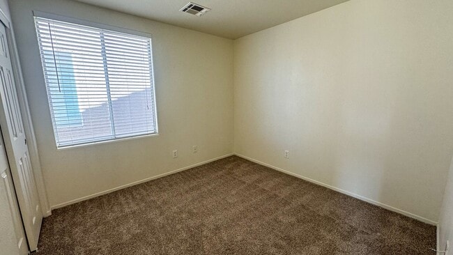 Building Photo - 3 bed, 2.5 bath, 1,746 sq ft home in southwest Las Vegas