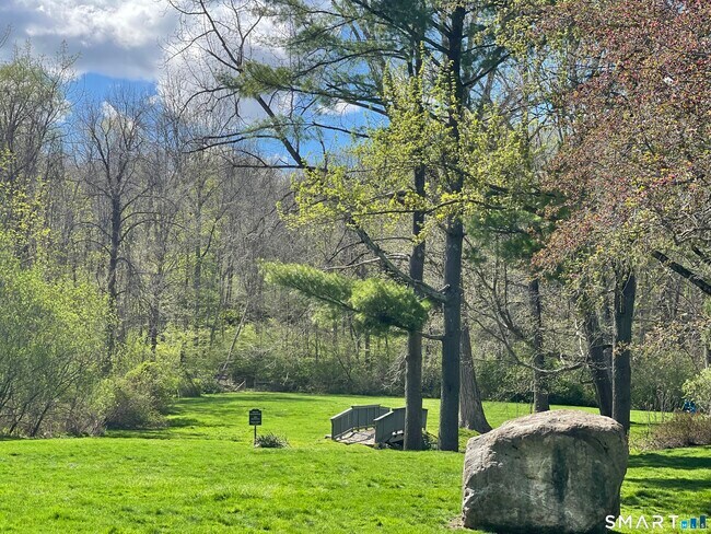 Building Photo - 21 Hudson Glen St