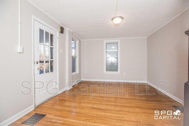 Building Photo - 427 Hood St