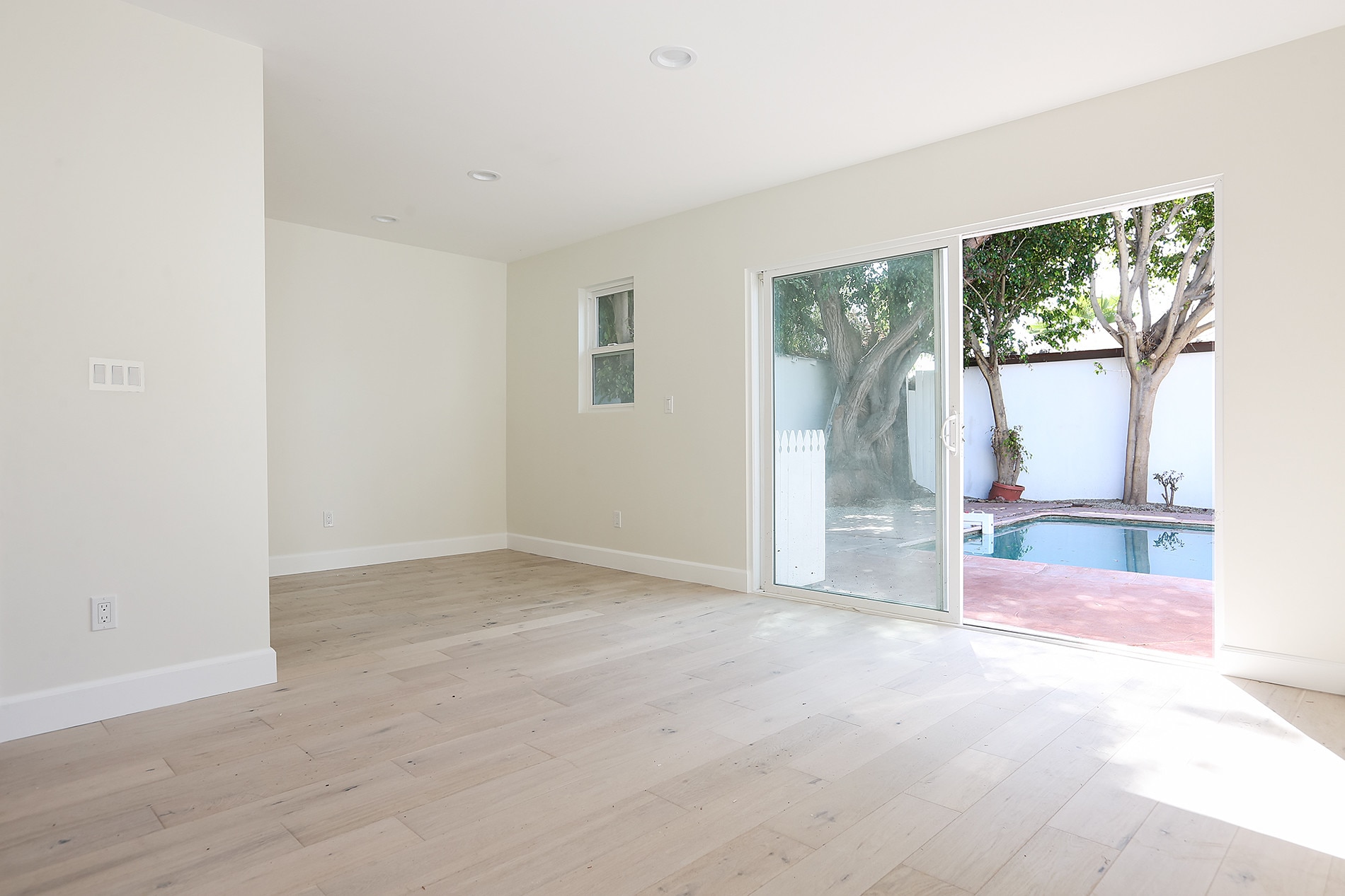 Guest House - 12524 WOODBINE St