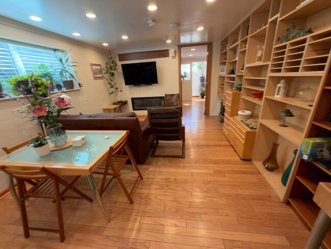 Building Photo - 3148 College Ave