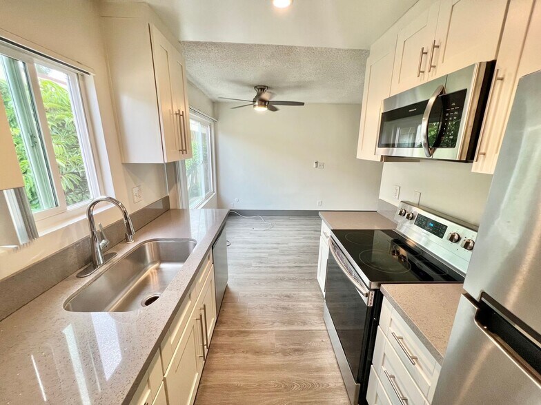 Building Photo - 3359 Mentone Ave