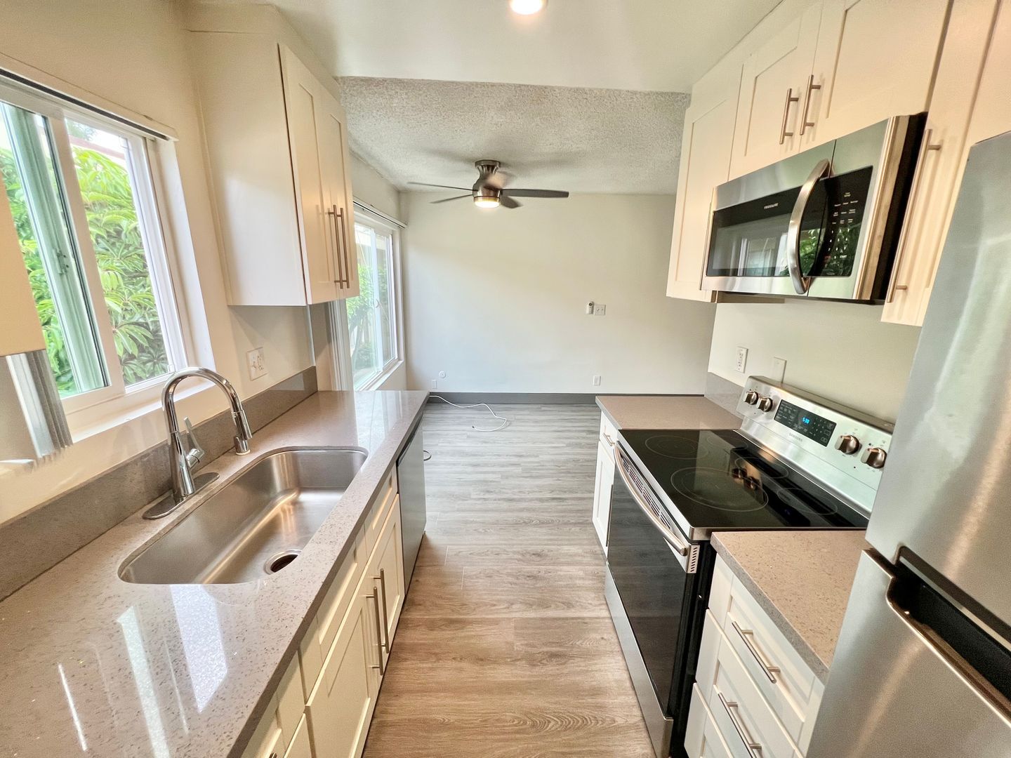 Building Photo - 3359 Mentone Ave