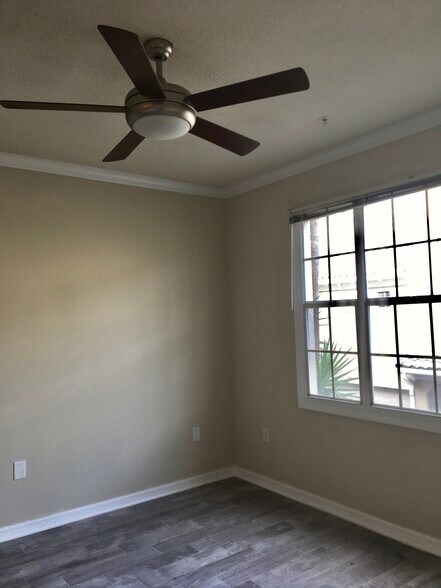 Building Photo - 501 Knights Run Ave