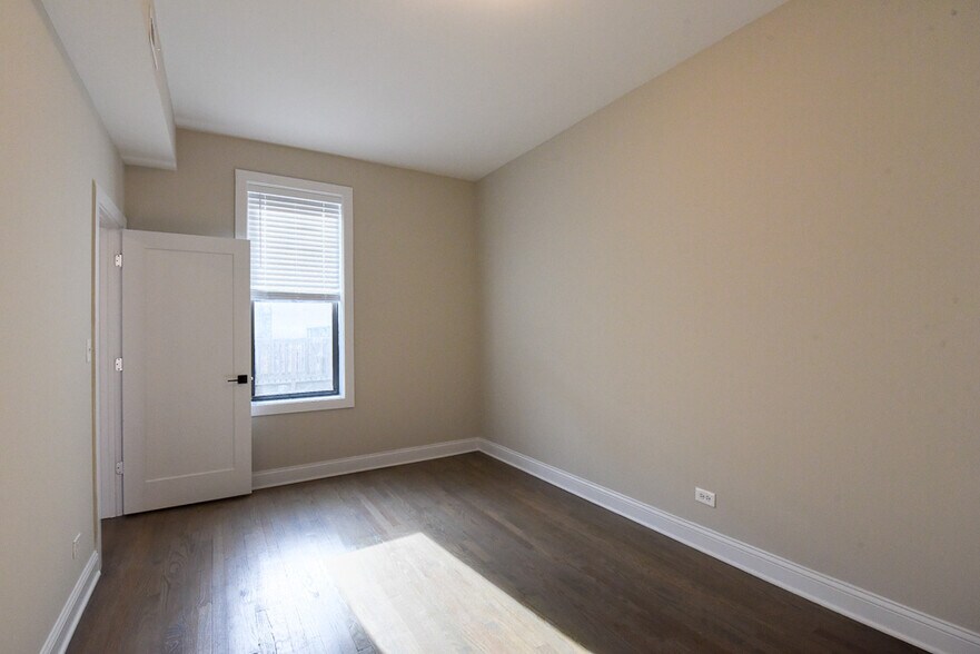 Building Photo - 3405 W Fullerton Ave