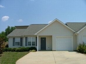 Building Photo - 100 Springwood Ln