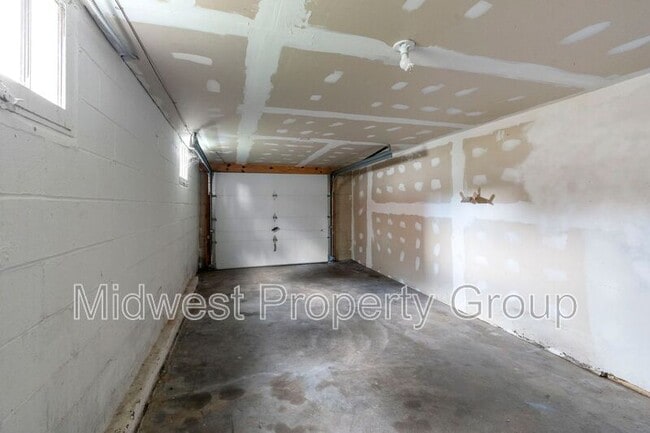 Building Photo - 3417 Eminence Blvd