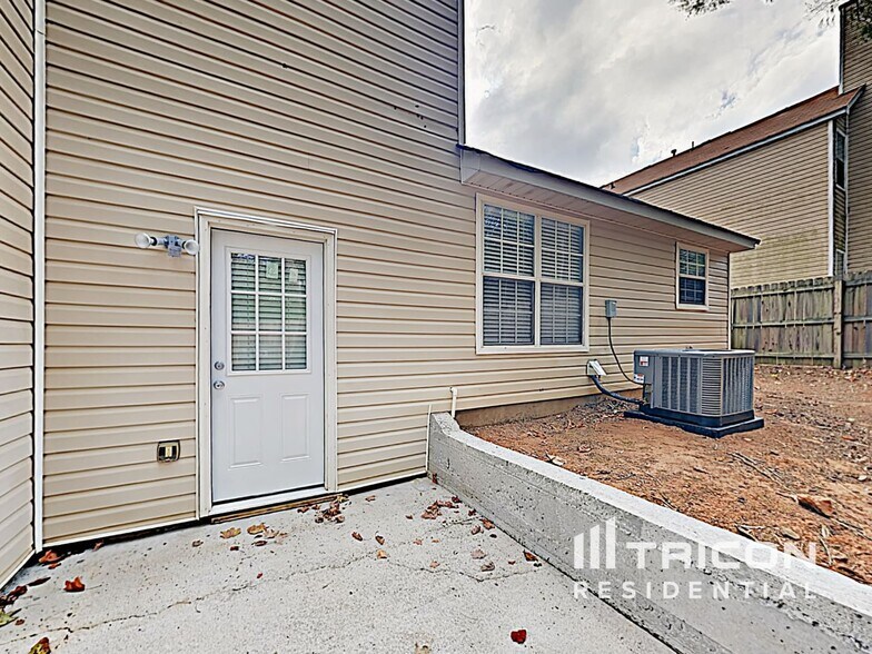 Building Photo - 6030 Crooked Creek Dr.