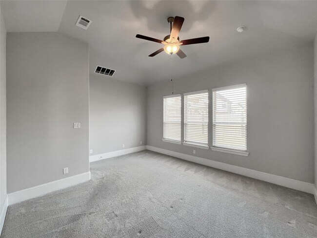 Building Photo - 16807 Hemlock Grove Dr