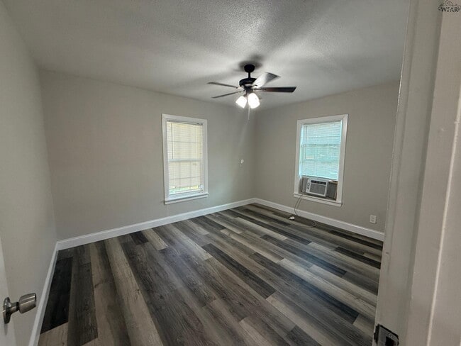Building Photo - 1203 Kenley Ave
