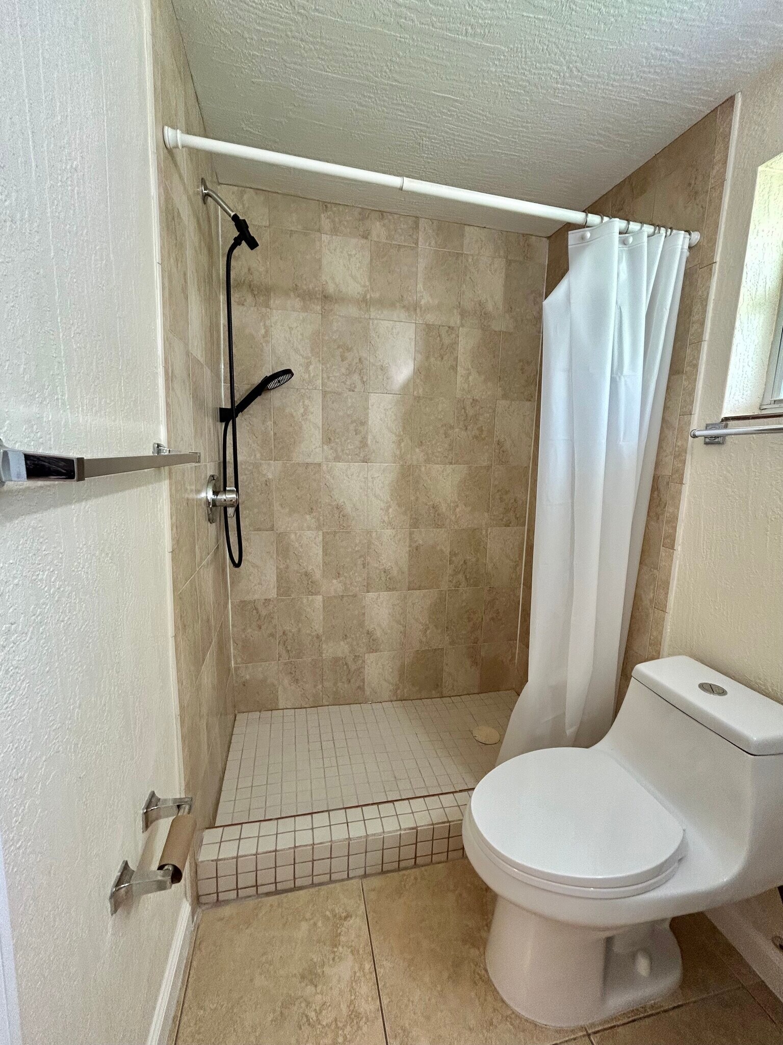 Bathroom - 4221 SW 36th St