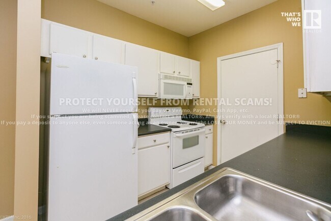 Building Photo - 4261 NE Meadowcreek Circle Unit#105, Fayet...