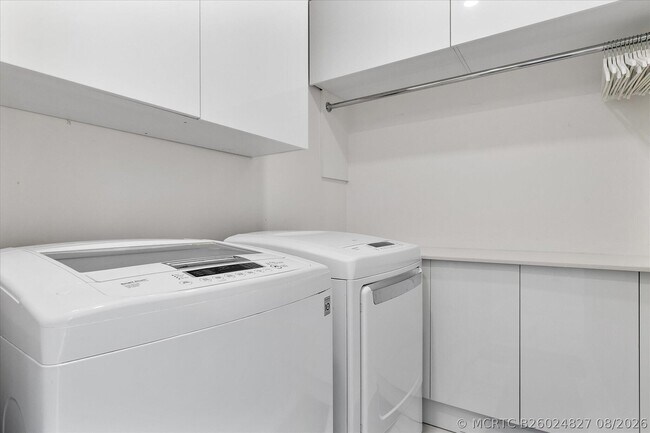 Building Photo - 207 Royal Palm Dr