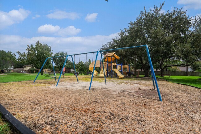 Building Photo - 14335 Fair Knoll Way