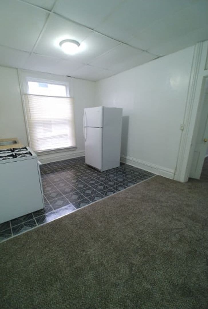 Building Photo - 912 N 10th St