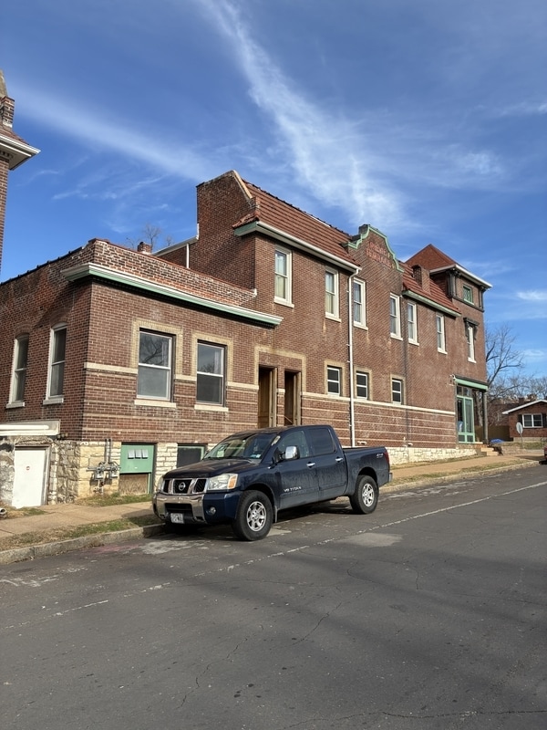 Building Photo - 3557 California Ave