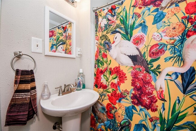 Building Photo - 5221 Darling St