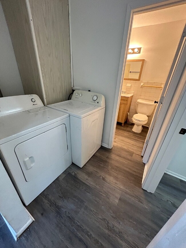 Building Photo - 3311 Kingsbury St