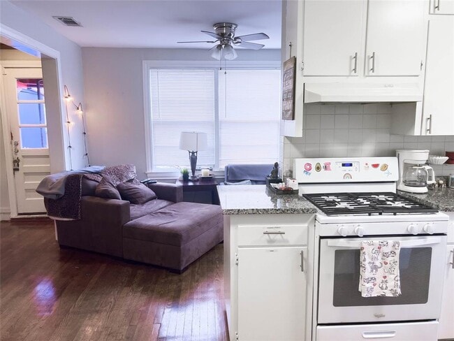 Building Photo - 208 W 31st St