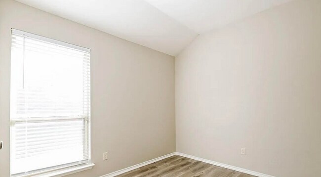 Building Photo - 113 Independence Tr