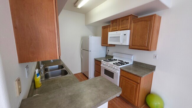 Building Photo - 300 E Providencia Ave