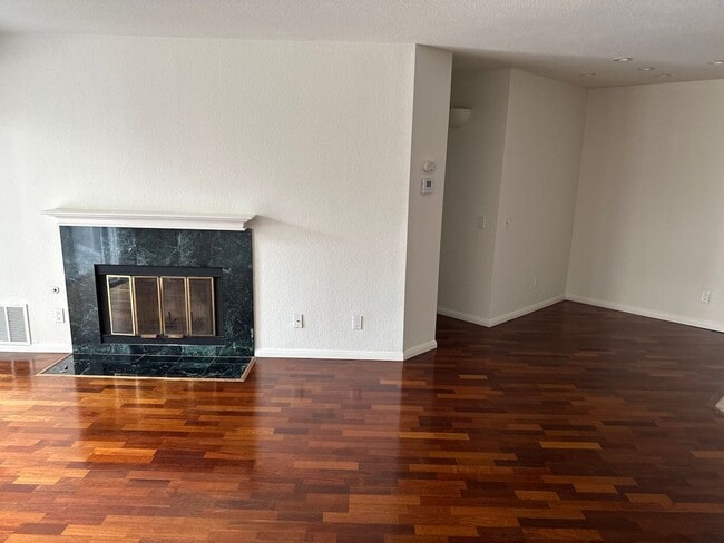 Building Photo - Fashion Valley 2Br/2Ba Condo with 2 car ga...