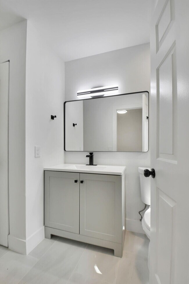 Building Photo - 7884 Seville Pl
