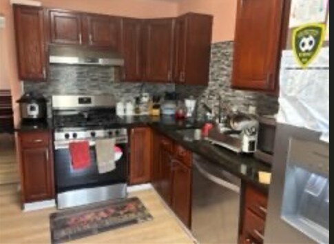 Building Photo - 11 Windsong Cir