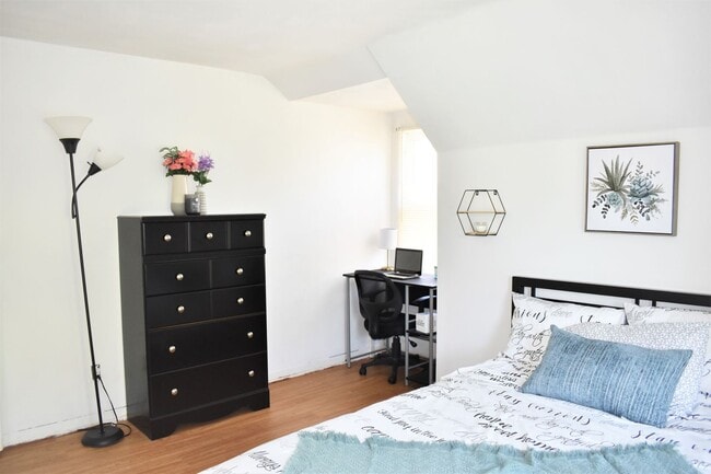 Building Photo - 55.5 Main St