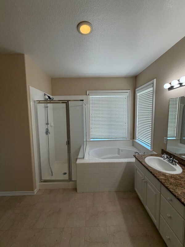 Building Photo - 46263 Drymen Ave