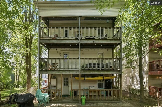 3rd floor porch is private - 25 Dalrymple St