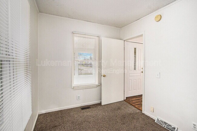 Building Photo - 527 Idaho Ave