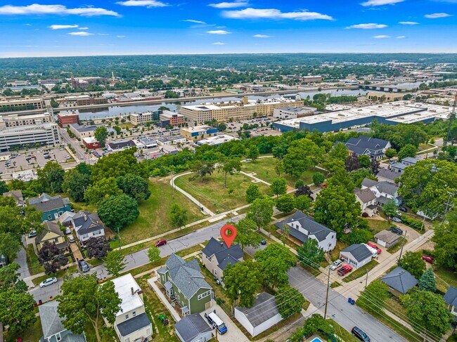 Building Photo - 748 Fairview Ave NE