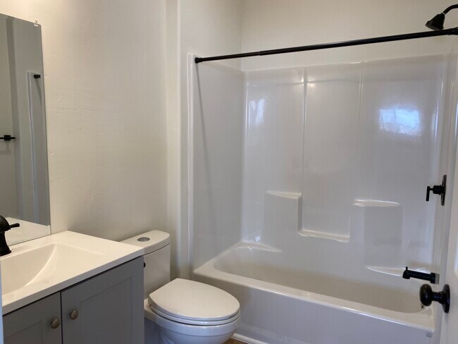 Building Photo - 921 I St