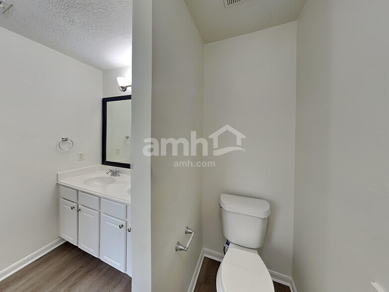 Building Photo - 2338 Colonial Springs Ln