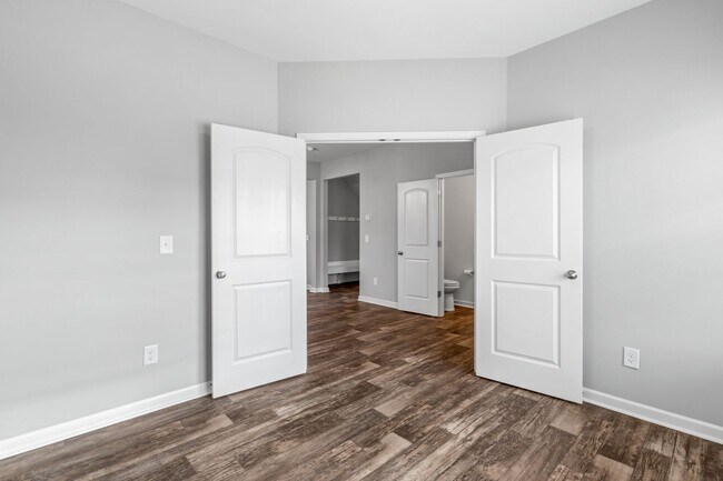 Building Photo - Newer Home in Reedy Fork, SS Appliance, Granite Counter-tops, Island, Office, Den, FP, Loft, Gara...